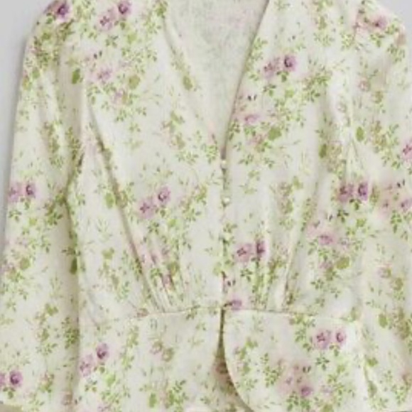 & Other Stories V-Neck Buttoned Peplum Floral Blouse - Picture 2 of 7
